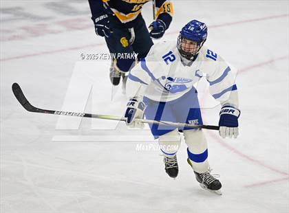 Thumbnail 2 in Simsbury vs. Darien (CIAC DI Semifinal) photogallery.