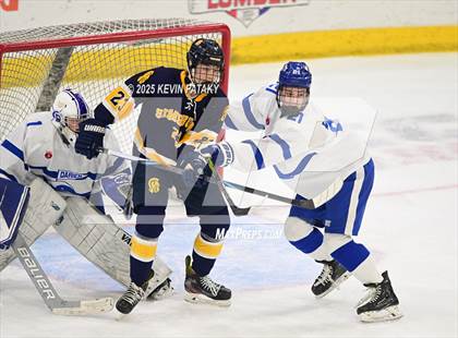 Thumbnail 1 in Simsbury vs. Darien (CIAC DI Semifinal) photogallery.