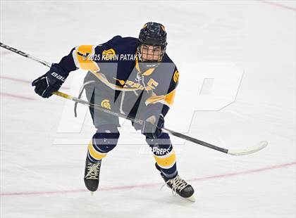Thumbnail 1 in Simsbury vs. Darien (CIAC DI Semifinal) photogallery.