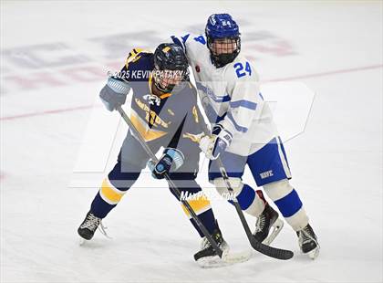 Thumbnail 1 in Simsbury vs. Darien (CIAC DI Semifinal) photogallery.
