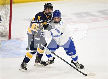 Thumbnail 2 in Simsbury vs. Darien (CIAC DI Semifinal) photogallery.