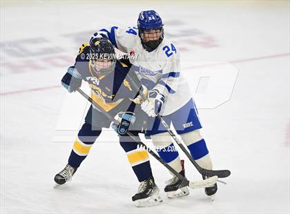 Thumbnail 1 in Simsbury vs. Darien (CIAC DI Semifinal) photogallery.