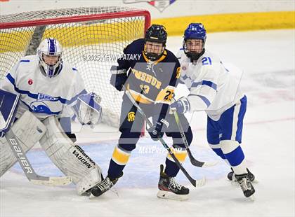 Thumbnail 1 in Simsbury vs. Darien (CIAC DI Semifinal) photogallery.