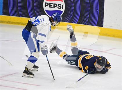 Thumbnail 1 in Simsbury vs. Darien (CIAC DI Semifinal) photogallery.
