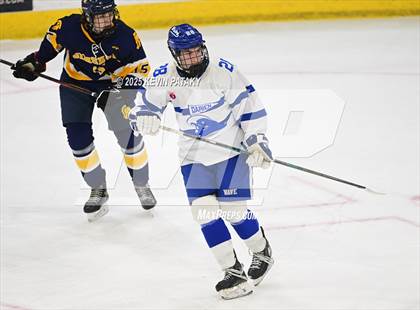 Thumbnail 2 in Simsbury vs. Darien (CIAC DI Semifinal) photogallery.