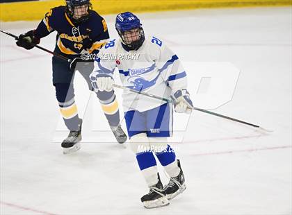Thumbnail 3 in Simsbury vs. Darien (CIAC DI Semifinal) photogallery.