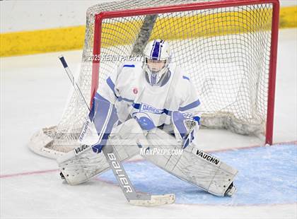 Thumbnail 1 in Simsbury vs. Darien (CIAC DI Semifinal) photogallery.