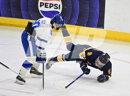 Thumbnail 3 in Simsbury vs. Darien (CIAC DI Semifinal) photogallery.