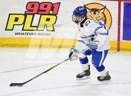 Thumbnail 1 in Simsbury vs. Darien (CIAC DI Semifinal) photogallery.