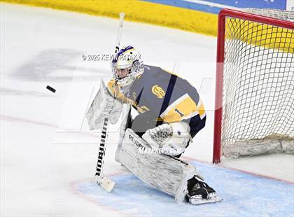Thumbnail 2 in Simsbury vs. Darien (CIAC DI Semifinal) photogallery.