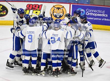 Thumbnail 2 in Simsbury vs. Darien (CIAC DI Semifinal) photogallery.
