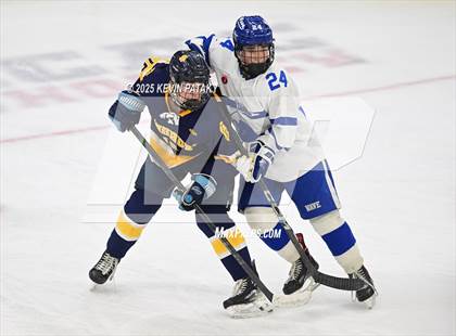 Thumbnail 2 in Simsbury vs. Darien (CIAC DI Semifinal) photogallery.