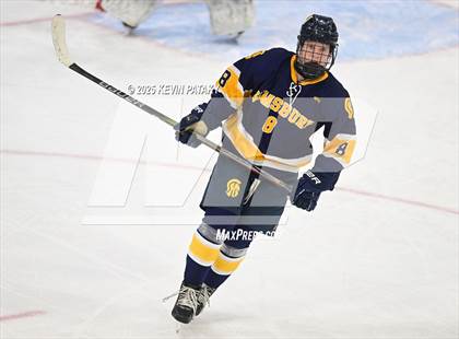 Thumbnail 1 in Simsbury vs. Darien (CIAC DI Semifinal) photogallery.