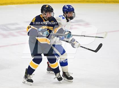 Thumbnail 1 in Simsbury vs. Darien (CIAC DI Semifinal) photogallery.