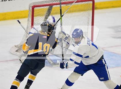 Thumbnail 2 in Simsbury vs. Darien (CIAC DI Semifinal) photogallery.