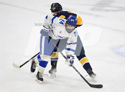 Thumbnail 3 in Simsbury vs. Darien (CIAC DI Semifinal) photogallery.