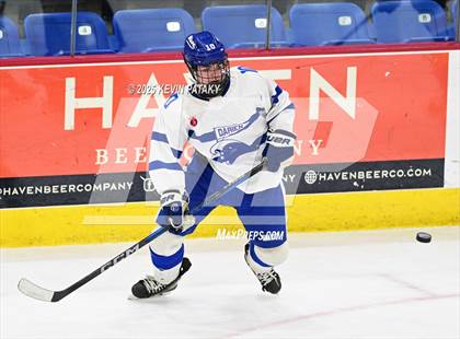 Thumbnail 1 in Simsbury vs. Darien (CIAC DI Semifinal) photogallery.