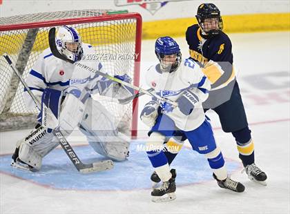 Thumbnail 2 in Simsbury vs. Darien (CIAC DI Semifinal) photogallery.