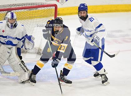 Thumbnail 2 in Simsbury vs. Darien (CIAC DI Semifinal) photogallery.