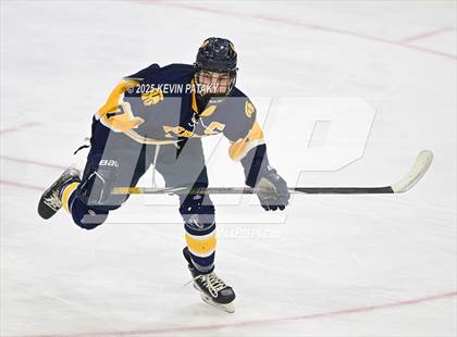 Thumbnail 1 in Simsbury vs. Darien (CIAC DI Semifinal) photogallery.