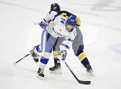 Thumbnail 2 in Simsbury vs. Darien (CIAC DI Semifinal) photogallery.