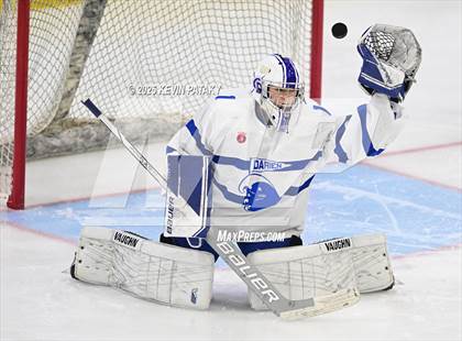 Thumbnail 2 in Simsbury vs. Darien (CIAC DI Semifinal) photogallery.