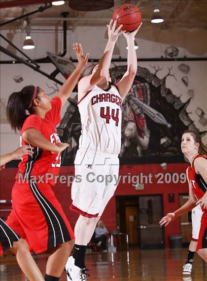 Thumbnail 3 in Denver East vs. Chatfield (2009 Fairview Festival) photogallery.