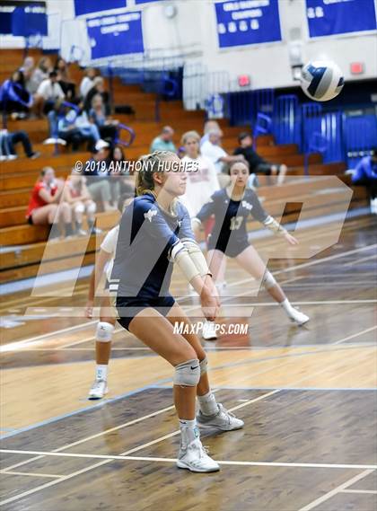 Thumbnail 2 in Bayport-Blue Point vs. St Francis Prep (Long Beach Invitational) photogallery.