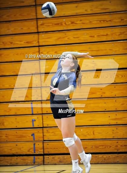 Thumbnail 2 in Bayport-Blue Point vs. St Francis Prep (Long Beach Invitational) photogallery.
