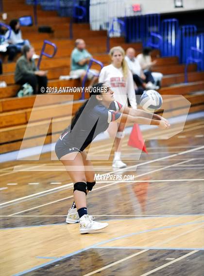 Thumbnail 3 in Bayport-Blue Point vs. St Francis Prep (Long Beach Invitational) photogallery.