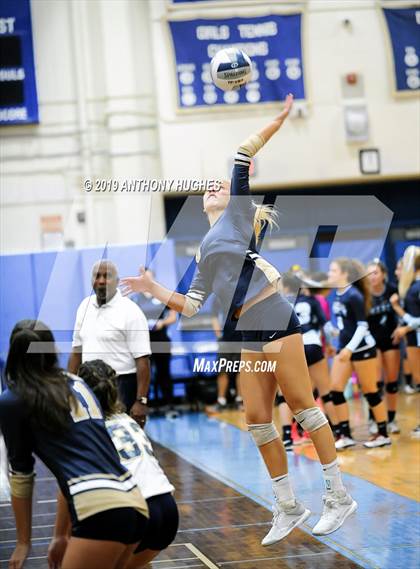 Thumbnail 2 in Bayport-Blue Point vs. St Francis Prep (Long Beach Invitational) photogallery.