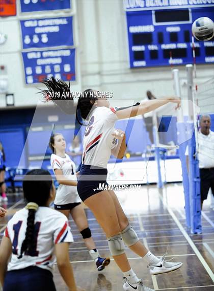 Thumbnail 2 in Bayport-Blue Point vs. St Francis Prep (Long Beach Invitational) photogallery.