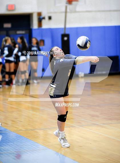 Thumbnail 1 in Bayport-Blue Point vs. St Francis Prep (Long Beach Invitational) photogallery.