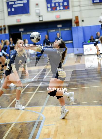 Thumbnail 2 in Bayport-Blue Point vs. St Francis Prep (Long Beach Invitational) photogallery.