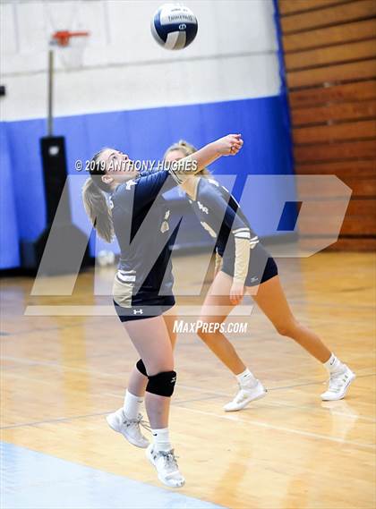 Thumbnail 2 in Bayport-Blue Point vs. St Francis Prep (Long Beach Invitational) photogallery.