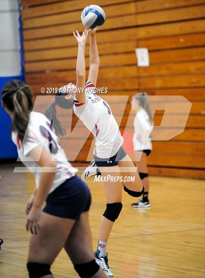 Thumbnail 2 in Bayport-Blue Point vs. St Francis Prep (Long Beach Invitational) photogallery.