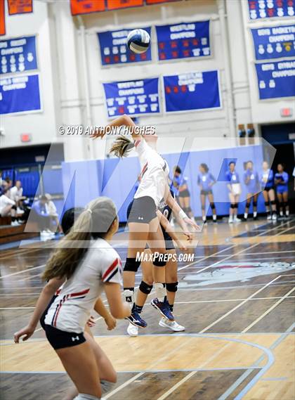 Thumbnail 2 in Bayport-Blue Point vs. St Francis Prep (Long Beach Invitational) photogallery.