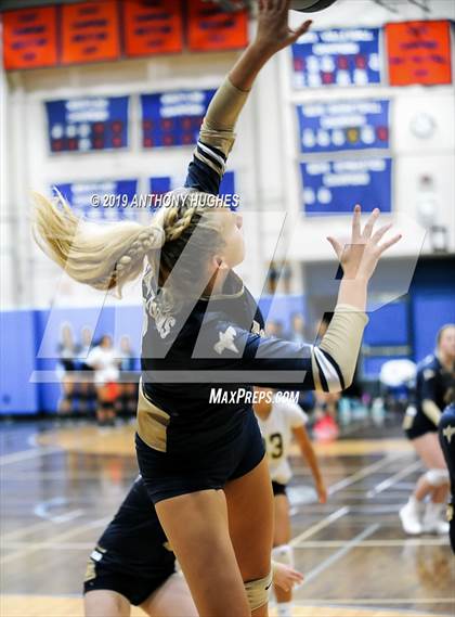 Thumbnail 2 in Bayport-Blue Point vs. St Francis Prep (Long Beach Invitational) photogallery.