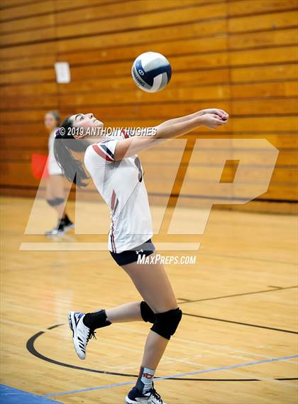 Thumbnail 3 in Bayport-Blue Point vs. St Francis Prep (Long Beach Invitational) photogallery.