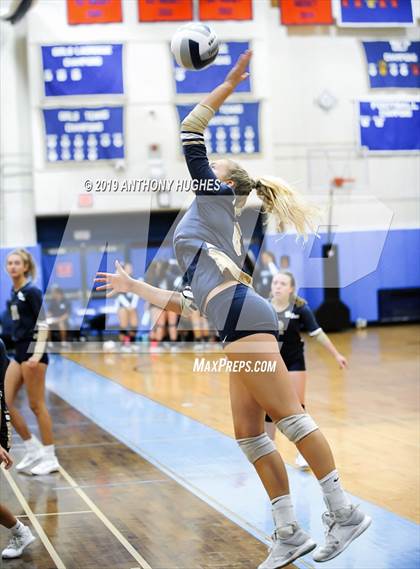 Thumbnail 2 in Bayport-Blue Point vs. St Francis Prep (Long Beach Invitational) photogallery.