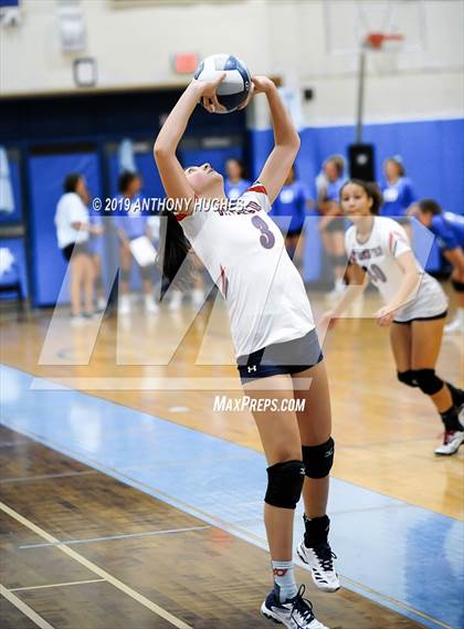 Thumbnail 3 in Bayport-Blue Point vs. St Francis Prep (Long Beach Invitational) photogallery.