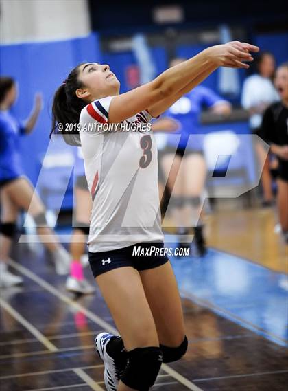 Thumbnail 2 in Bayport-Blue Point vs. St Francis Prep (Long Beach Invitational) photogallery.
