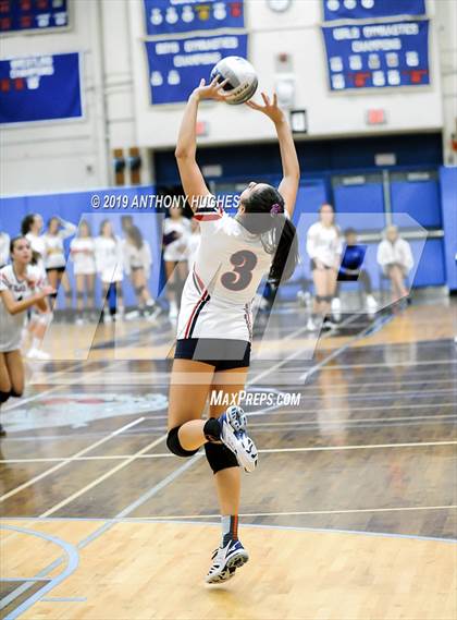 Thumbnail 2 in Bayport-Blue Point vs. St Francis Prep (Long Beach Invitational) photogallery.