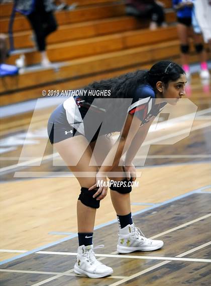 Thumbnail 3 in Bayport-Blue Point vs. St Francis Prep (Long Beach Invitational) photogallery.