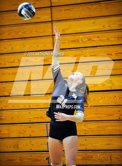 Thumbnail 1 in Bayport-Blue Point vs. St Francis Prep (Long Beach Invitational) photogallery.