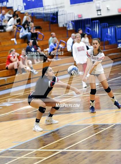 Thumbnail 2 in Bayport-Blue Point vs. St Francis Prep (Long Beach Invitational) photogallery.