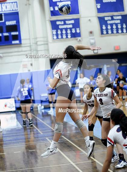 Thumbnail 2 in Bayport-Blue Point vs. St Francis Prep (Long Beach Invitational) photogallery.