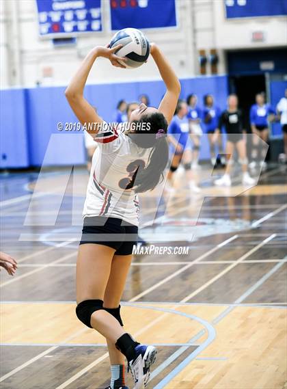 Thumbnail 3 in Bayport-Blue Point vs. St Francis Prep (Long Beach Invitational) photogallery.