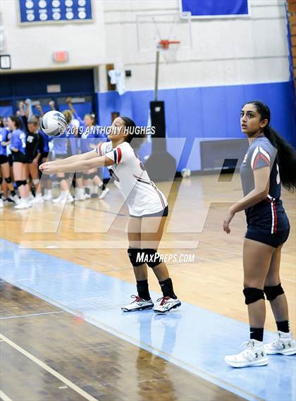 Thumbnail 2 in Bayport-Blue Point vs. St Francis Prep (Long Beach Invitational) photogallery.