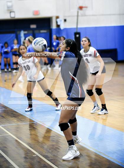 Thumbnail 3 in Bayport-Blue Point vs. St Francis Prep (Long Beach Invitational) photogallery.